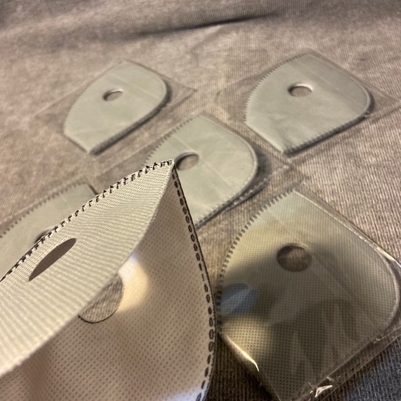 2 face masks 1 white 1 black w5 replaceable filter - Picture 4 of 11